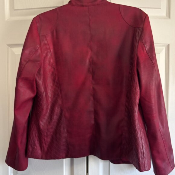 Chico’s Red Faux Leather Moto Jacket Size 1 Gold Zip Detail - Picture 4 of 5